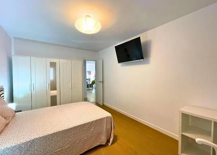 Home4u Mendez Nunez Apartman *